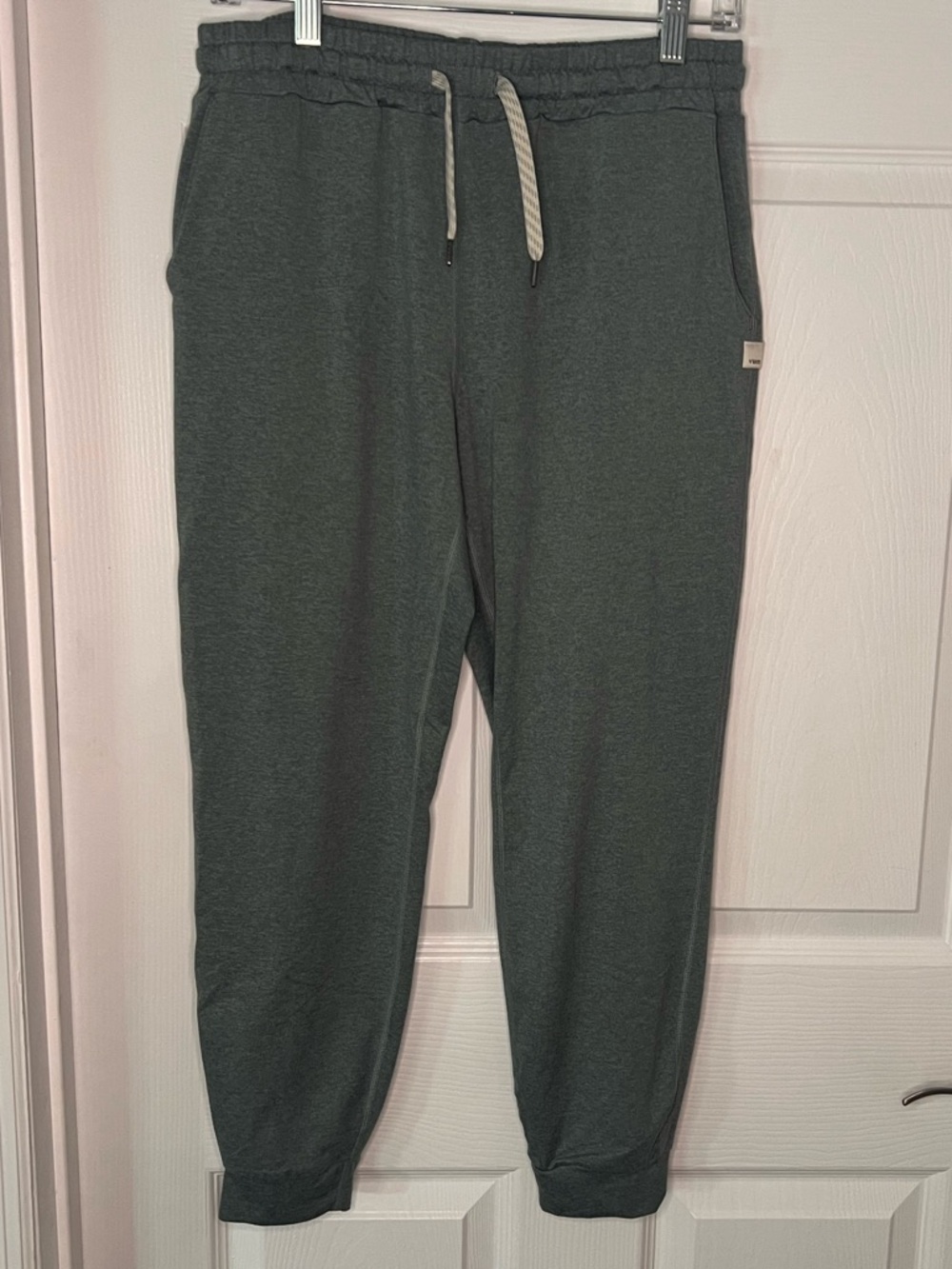 Vuori Women’s Performance Jogger in Heather Green
